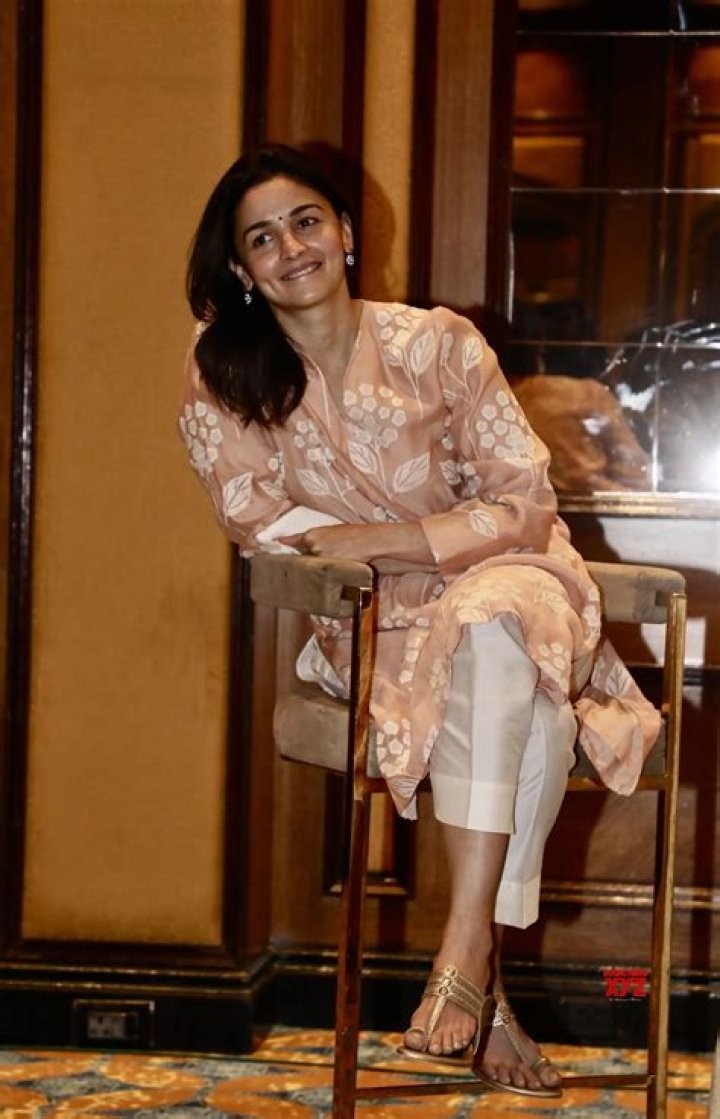 Height of Alia Bhatt in Feet: Everything You Need to Know
