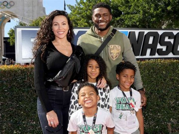Reggie Bush Wife: A Comprehensive Look into the Life of the NFL Star's Better Half